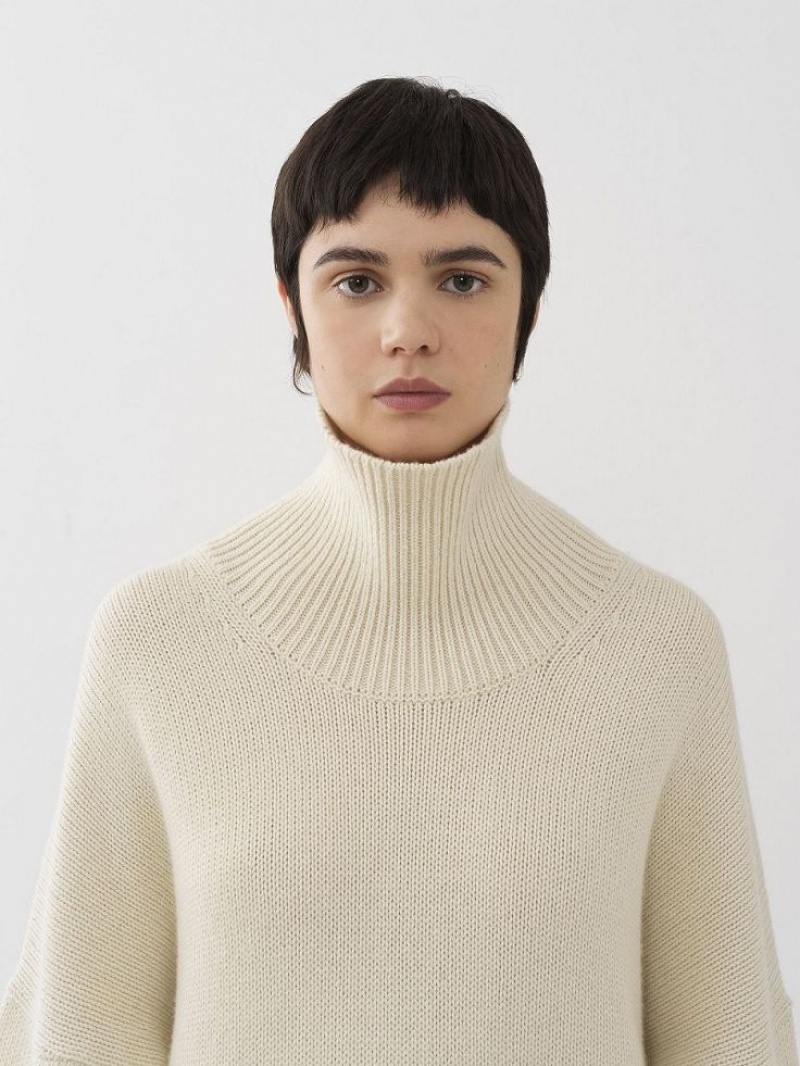 Dzianina Chloe Oversized High-neck Białe | CHE-SR13927